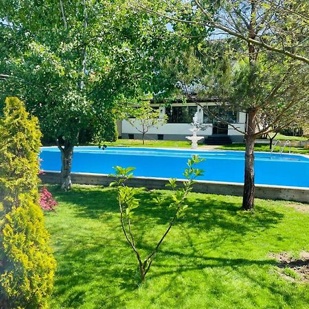 Therme - Corbeanca By The Lake Luxury Villa Buitenkant foto