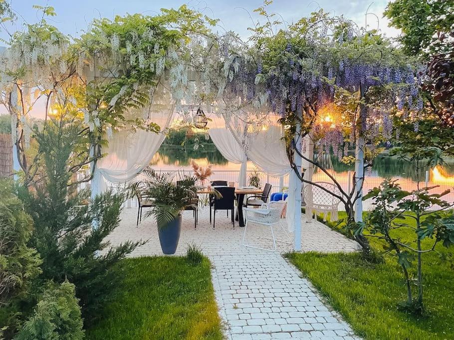 Therme - Corbeanca By The Lake Luxury Villa Buitenkant foto