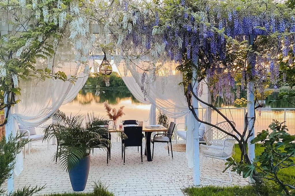 Therme - Corbeanca By The Lake Luxury Villa Buitenkant foto