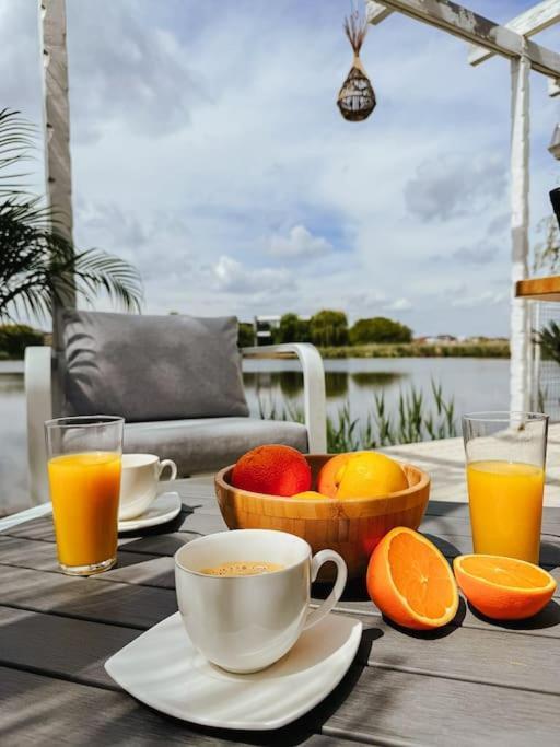 Therme - Corbeanca By The Lake Luxury Villa Buitenkant foto