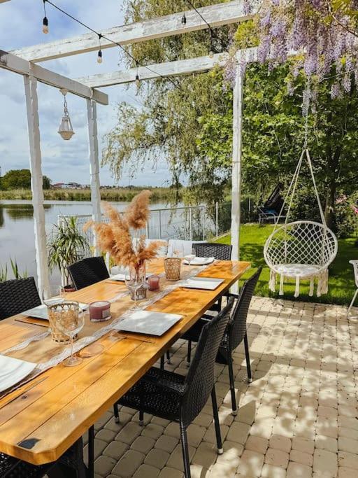 Therme - Corbeanca By The Lake Luxury Villa Buitenkant foto