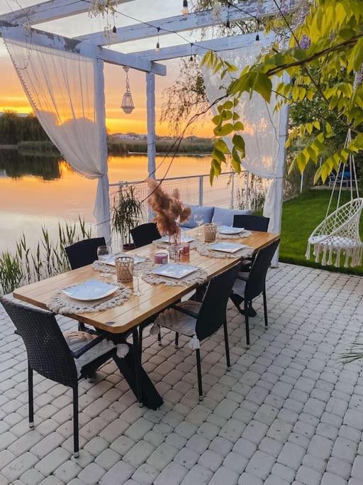 Therme - Corbeanca By The Lake Luxury Villa Buitenkant foto