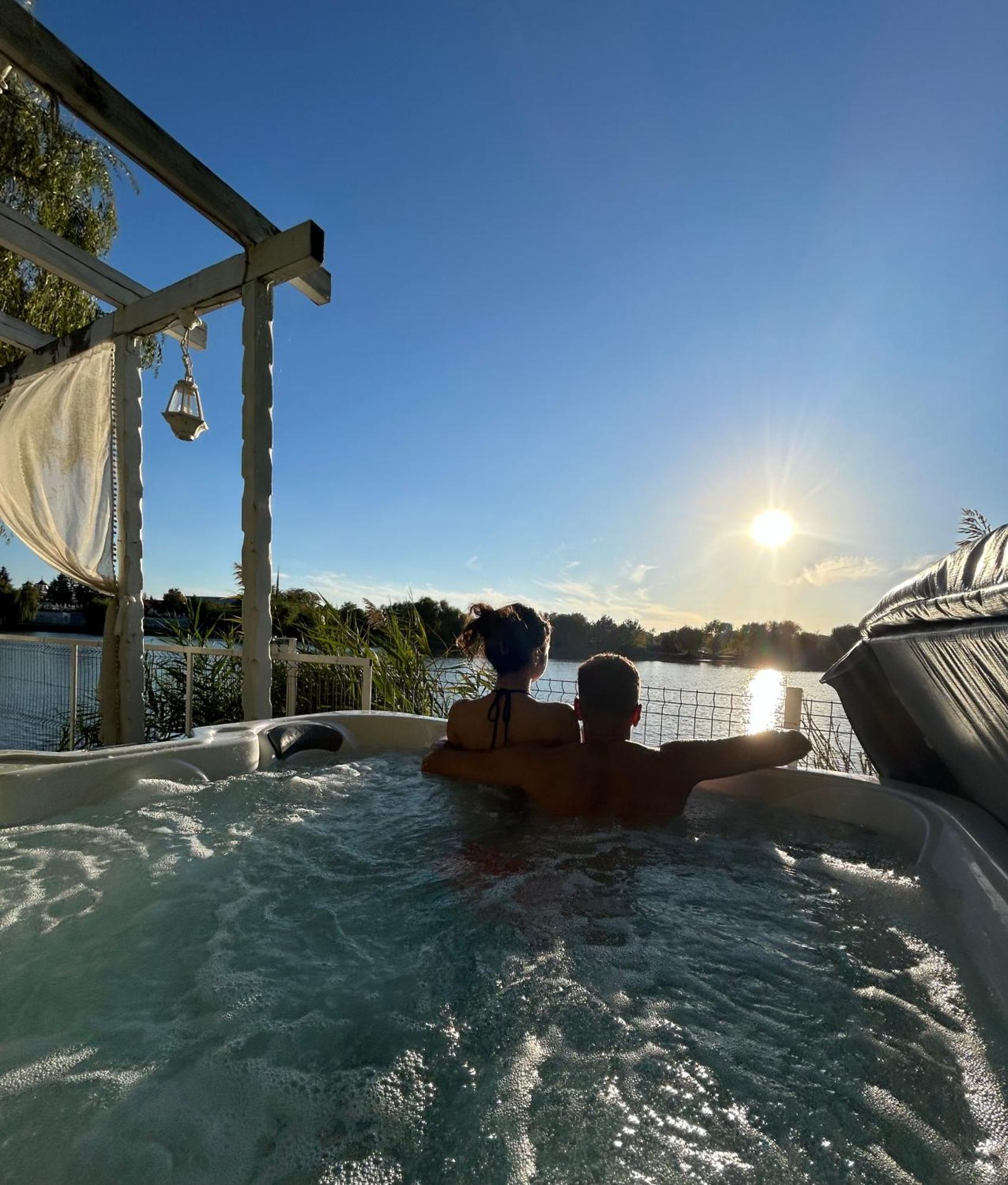 Therme - Corbeanca By The Lake Luxury Villa Buitenkant foto